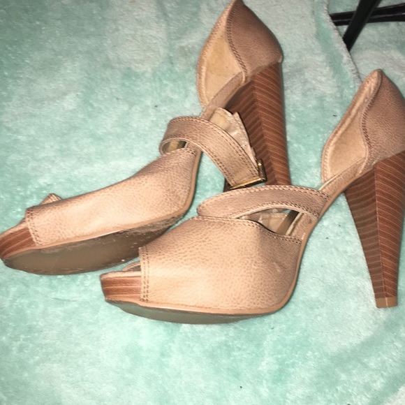 heels - Picture 2 of 2